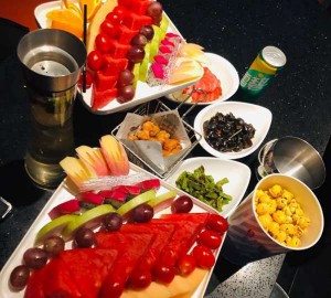 上海静安区石门二路街道附近夜场招聘商务接待,有没有年龄限制_