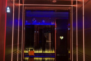 杭州翻台高的酒吧ktv招聘商务迎宾,是否需要具备一定的表演能力？