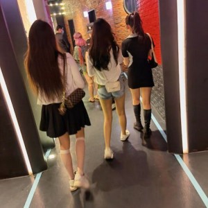 上海翻台高的ktv招聘包厢气氛组,过年放假吗？