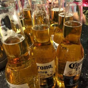 上海奉贤区奉浦街道附近酒吧招聘包厢陪唱,(不够给补贴)
