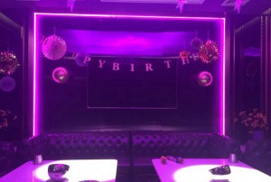 地板招聘文案图片搞笑（笑料十足的地面招聘海报创意图）